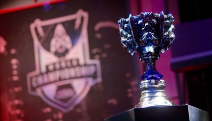 DK辅助布隆前期游走带动节奏，团队配合团战奠定DK首局胜利